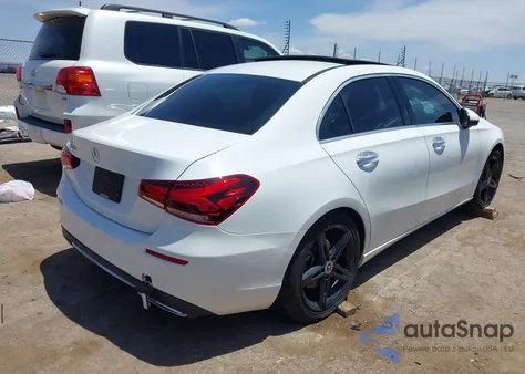 2019 Mercedes-Benz A 220 z USA, uszkodzony, nr VIN WDD3G4EB1KW020290